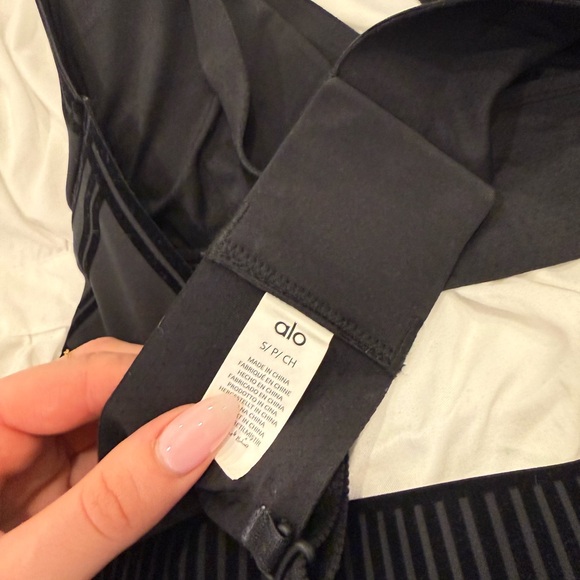 ALO Yoga Black Leggings & Sports bra - Picture 6 of 6